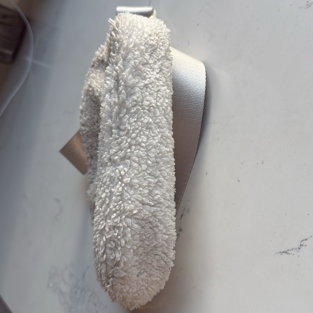 Lululemon Everywhere Sherpa Belt Bag Fleece In Color White Ivory and Gold - Picture 13 of 15
